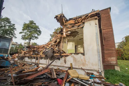 Prie griaunamo namo Perkūno alėjoje susirinko žmonės