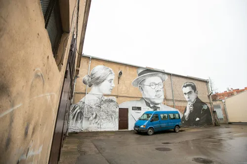 teatro galerija 100 j lisauskaites kd foto t vincaitis plugas sienu tapyba