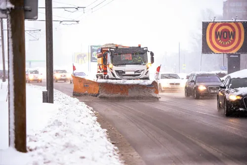 „Kauno švara“ valo sniegą