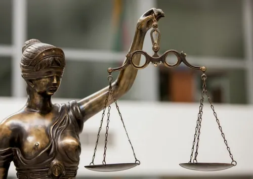 teismas teisejas mantija teisingumas byla temide 68212056