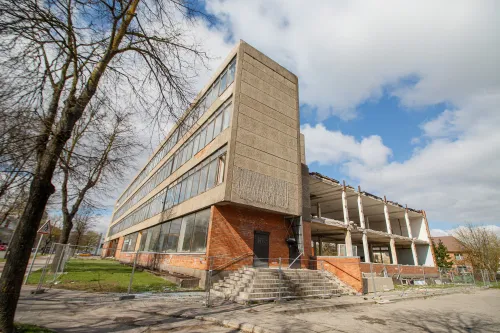 Pradėtas griauti Juzės pastatas