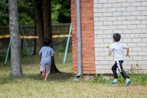 neteiseti migrantai kapciamiestyje buvusiu globos namu pastate 87745221