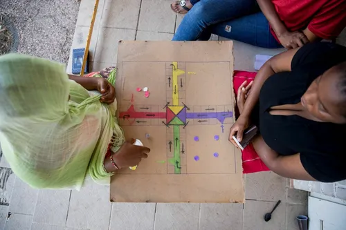 neteiseti migrantai kapciamiestyje buvusiu globos namu pastate 87748059