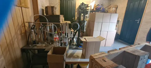 Alkoholio klastočių gamykla Kaune / Lietuvos kriminalinės policijos nuotr.