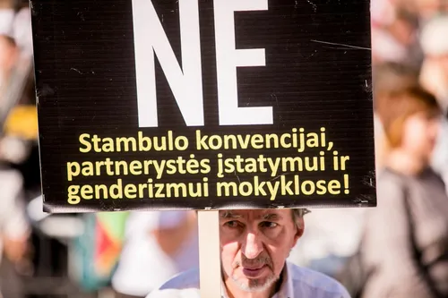 Šeimų sąjūdžio mitingas prie Katedros / DELFI nuotr.