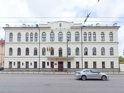 Kioskas Maironio gimnazijos pašonėje