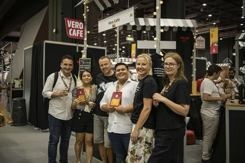 „Vero Cafe“ parodoje Milane