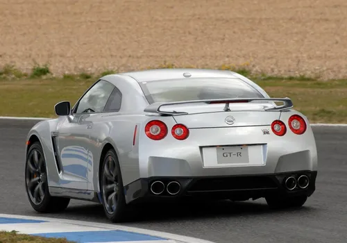 220906 nissan gtr