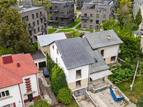 Namas Perkūno alėjoje