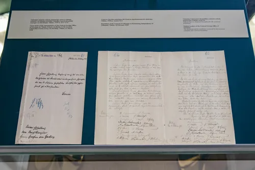 Paroda „Vasario 16-osios Akto Signatarų autografai profesoriaus Liudo Mažylio kolekcijoje“ /  J. Petronio nuotr.