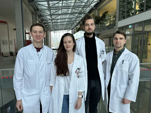 procedura atlikusi komanda dr domantas rainys gydytoja rezidente egle virbickaite gydytojas rezidentas aurimas dobilinskas gydytojas rezidentas karolis varkalys kauno kliniku nuotr scaled