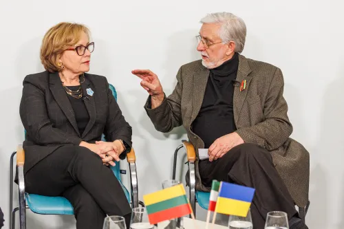 signatarai rjukneviciene ir vjarmolenko