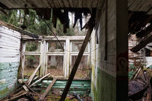 Apleista pionerių stovykla prie Kauno marių