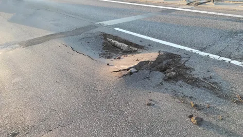 Magistralėje atsivėrusi įgriuva