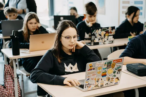 9218379e3744e99d6f43c3a41f216046