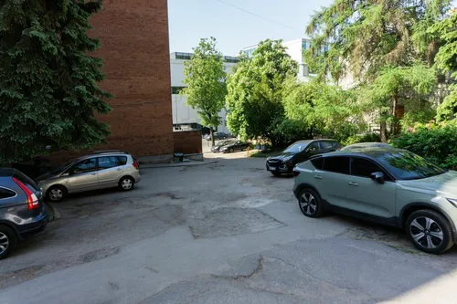 V. Putvinskio gatvės 26-uoju numeriu pažymėto daugiabučio kiemas / lryto.lt, G. Bitvinsko nuotr.