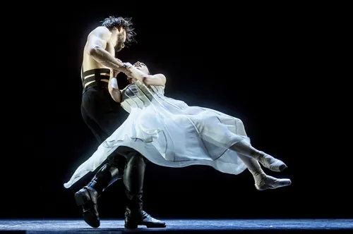 Kauno valstybiniame muzikiniame teatre - meile ir aistromis alsuojančio baleto „Dezdemona“ premjera