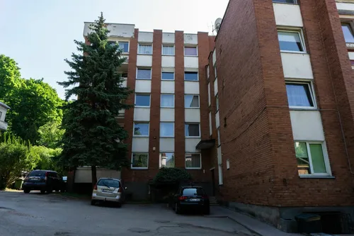 V. Putvinskio gatvės 26-uoju numeriu pažymėto daugiabučio kiemas / lryto.lt, G. Bitvinsko nuotr.