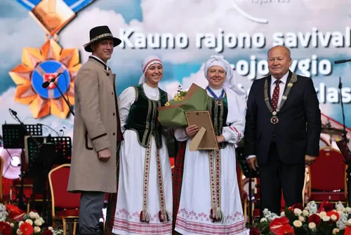 Raudondvario dvare įteikti Kauno rajono garbės ženklai / E. Mališausko ir J. Kinderytės nuotr.