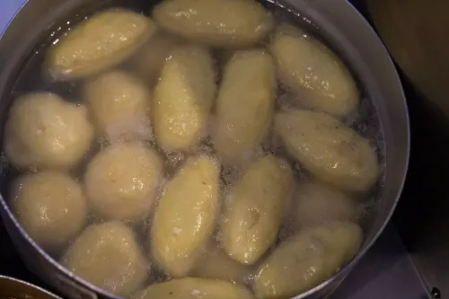 Kauno vieta, kurioje lankytojų niekada netrūksta: cepelinus verda už 3,40 euro, sriubą pila nemokamai