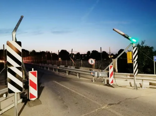 Kėdainiuose vėl apgadintas tiltas: į vietą skubėjo specialiosios tarnybos