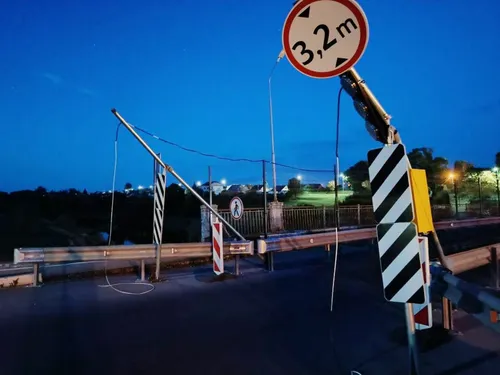 Kėdainiuose vėl apgadintas tiltas: į vietą skubėjo specialiosios tarnybos