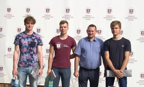 Programuotojų dienos proga VU Kauno fakultete skraidė klaviatūros