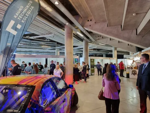 cd82ea35c2560e1140a7876f9ecae7ce