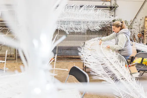 Konstruojama būsima Kauno eglutė