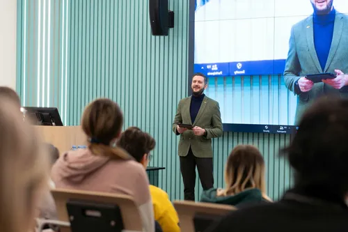 9ef45129034ee322f0727c92c998a3f5