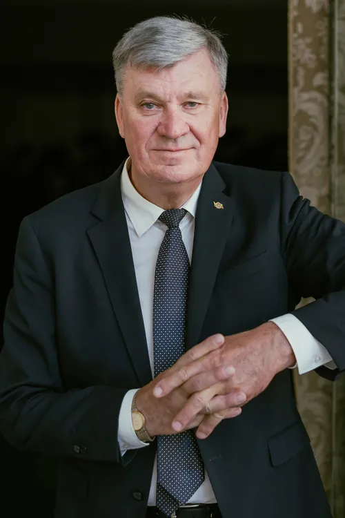 Kauno miesto simfoninis orkestras - vadovas Algimantas Treikauskas