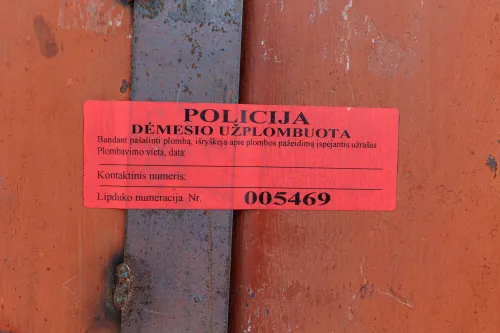 Garažas, kuriame buvo laikoma mergaitė