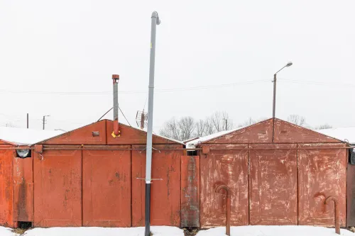 Garažas, kuriame buvo laikoma mergaitė