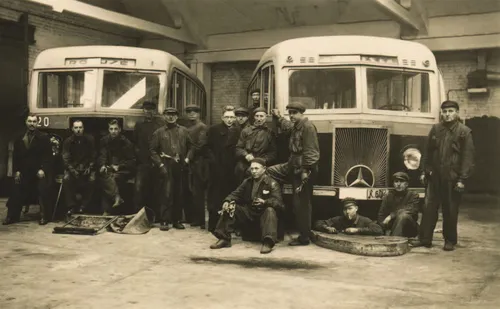 Kauno miesto savivaldybės garažo dirbtuvėse. 1939 m. / Privati kolekcija