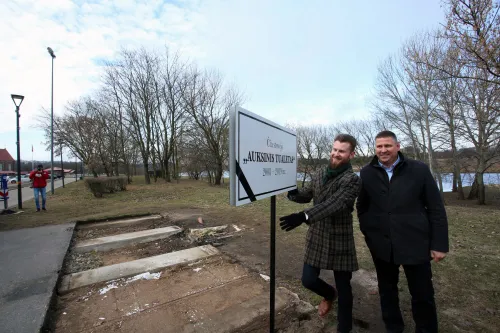 5e8666facba19e3f8730c64f88060563