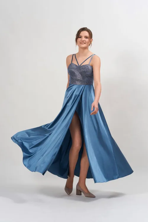 Šventinė apranga prekybos miestelyje „Urmas“ / Organizatorių nuotr.