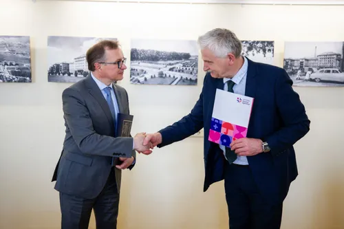 41bda3e89d9611e32c4383f24a8ece69