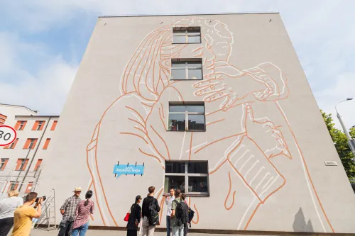 Jaunimo linijos piešinys ant sienos / R. Tenio nuotr.