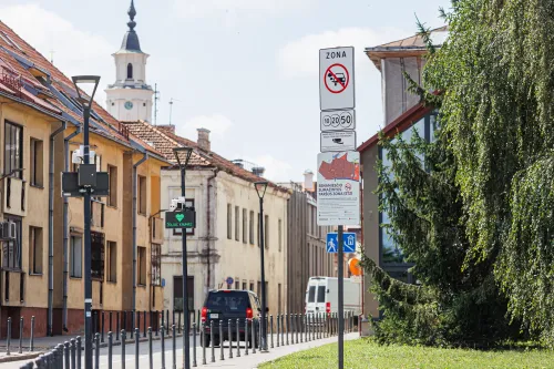 Automobilių taršos mokestis senamiestyje / R. Tenio nuotr.