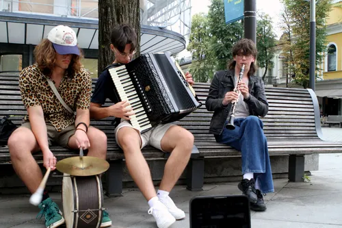 Gatvės muzikantų trio abejingų nepalieka / M. Patašiaus nuotr.