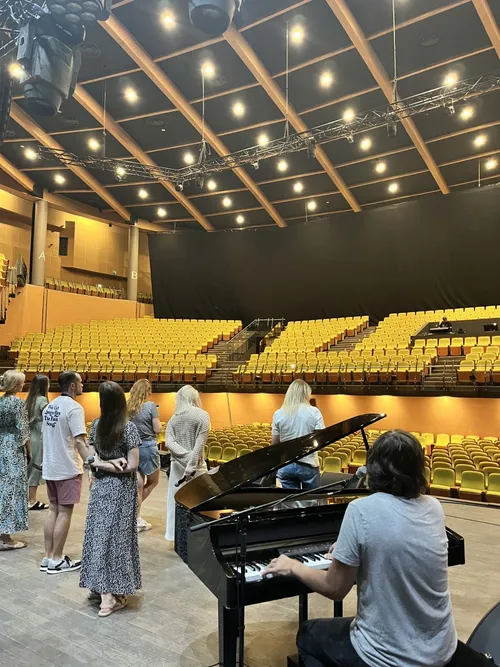 Raigardas Tautkus ir „Šampaninis Kauno choras“ / Asm. albumo nuotr.