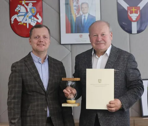 f604acb56678d5bc53f5fcf3258d76ca