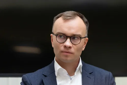 1130f5025bf0a29e6c43a12c598a83f1