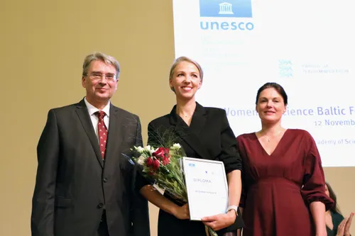 542300b163fefedc084cee12e65db849