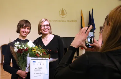 95c0fd353a06a326c1d1985888e67eea