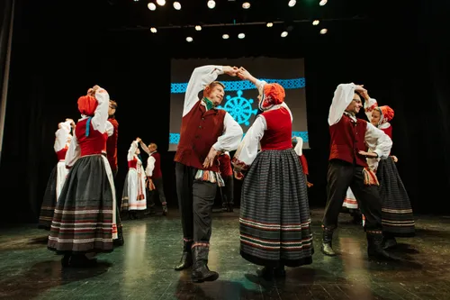 e08437b5d49a4ec2b82a705b0b2d413c