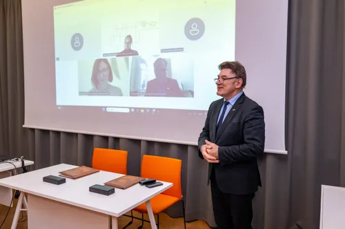 b39d0bacdbb6b085de8cb23549220be7