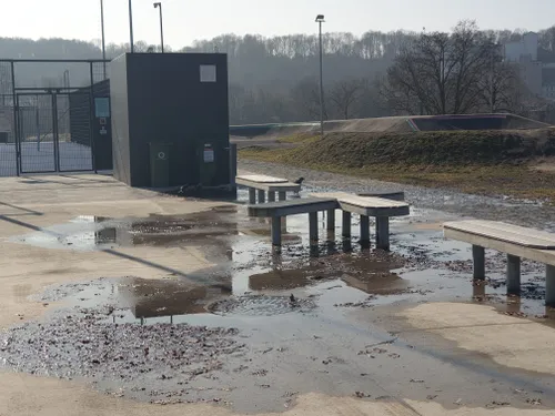 Tekantis kanalizacijos vanduo Nemuno saloje / skaitytojo Algimanto nuotr.