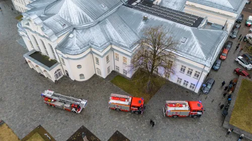 Spec. tarnybos prie Kauno muzikinio teatro / Kas vyksta Kaune nuotr.