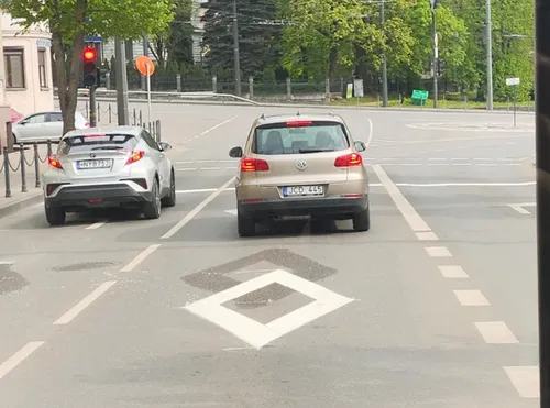 570b4816 4326 4bc4 ab51 2c4148eadd90